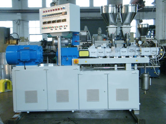Çin Lab Ölçekli İkiz Vidalı Ekstruder, Laboratuvar Ekstruder Makinesi 5-10kg / saat Tedarikçi